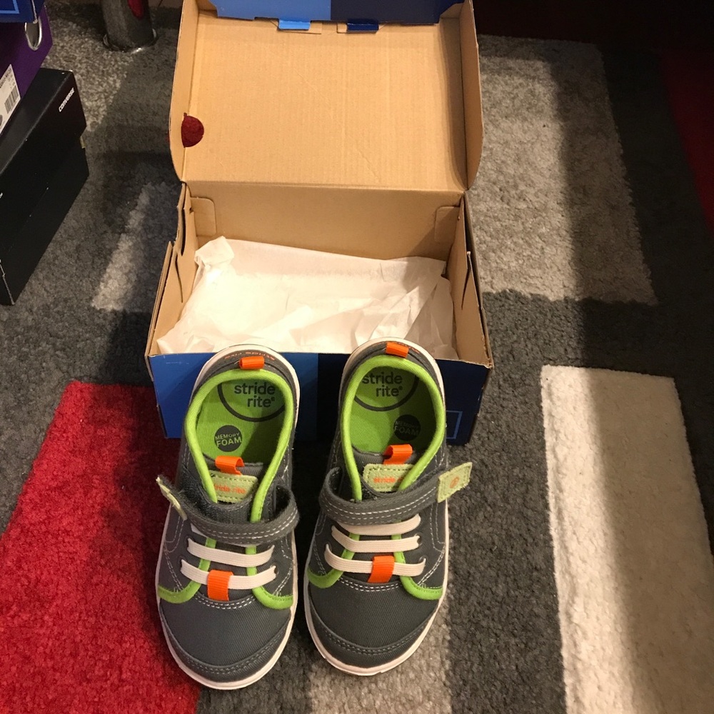 Nwt stride rite sneaker
